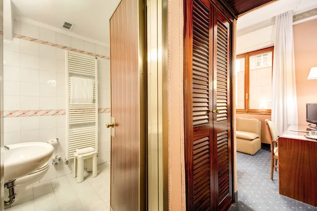 غرفة ثلاثية، Hotel Bristol Milano 2/6