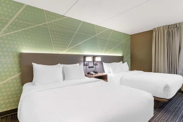 Efficiency, 2 Queen Beds، Comfort Inn & Suites Madison East - Monona 2/3
