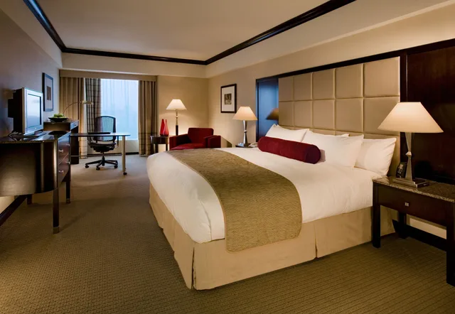 غرفة بسرير كوين، Hotel Montreal Bonaventure 4/9