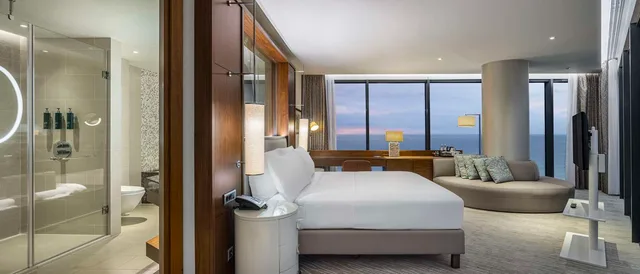 Junior Suite, King Bed, Panoramic View, Hilton Batumi 2/2