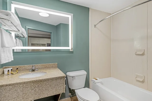 غرفة قياسية بسرير كينج مع أريكة بمطبخ، Best Western Plus Glen Allen Inn 7/8