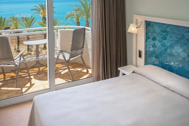 غرفة بريميوم بسرير مزدوج، Caprici Beach Hotel & Spa 3/4