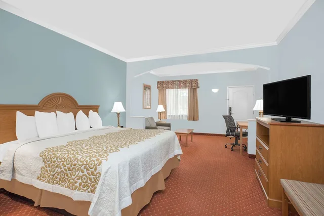 Standard, King Bed, Days Inn By Wyndham Robstown 5/10