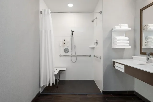 استوديو بسرير كينج مع أريكة لذوي الإعاقة، Hampton Inn And Suites Memphis Germantown 8/10