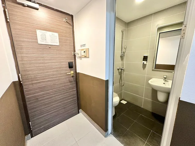 Classic, Queen Bed, No Window, The Snooze Hotel Bugis 7/7