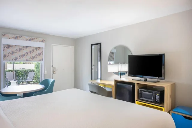 Room, King Bed, Accessible, Days Inn by Wyndham Port Charlotte/Punta Gorda 3/10