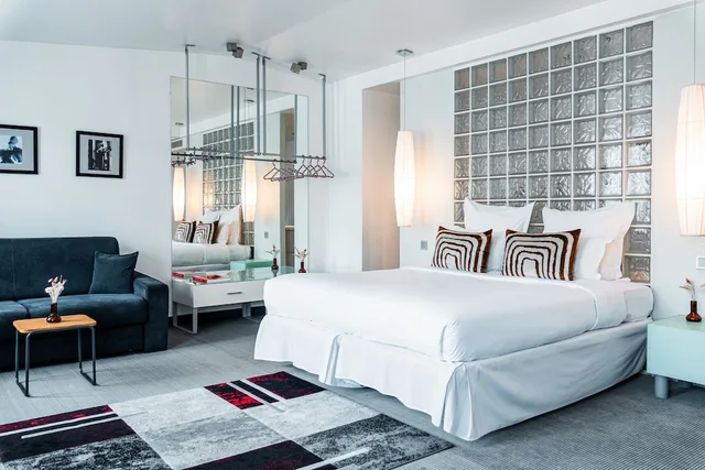 جناح جونيور، Kube Paris 6/10