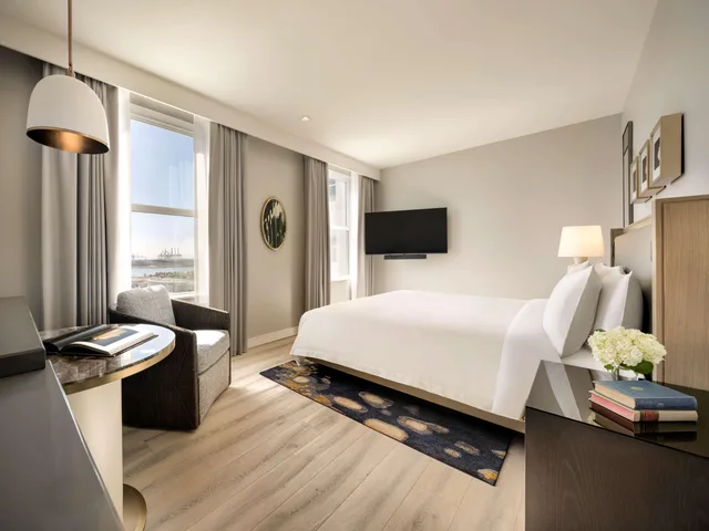 Room, King Bed, Bay View، Fairmont Breakers Long Beach 1/6
