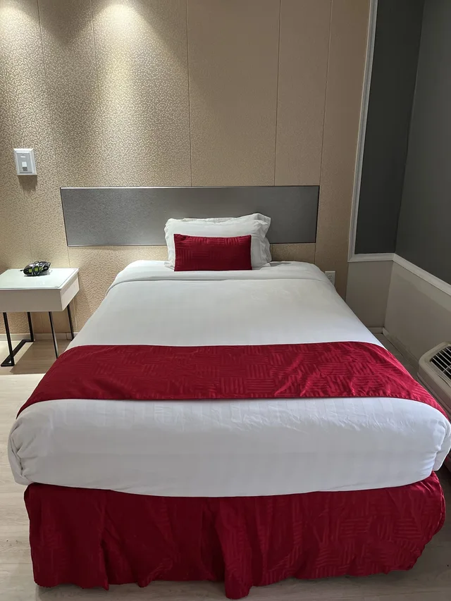 غرفة بسريرين مزدوجين بإطلالة على المسبح، Travelodge by Wyndham Orlando / Heart of International Drive 3/7