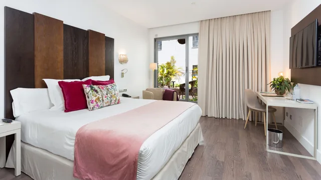 غرفة ديلوكس بسريرين منفصلين بشرفة، LA LAGUNA GRAN HOTEL 1/4