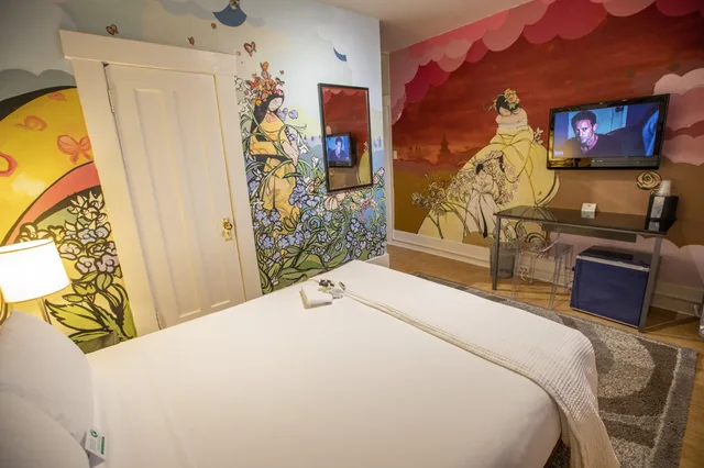 غرفة بسرير كوين، Hotel Des Arts 8/10