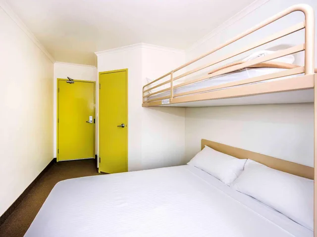 غرفة بسرير بطابقين وسرير كوين، Ibis Budget Coffs Harbour 3/20