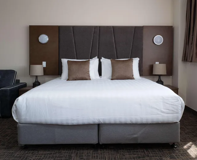 جناح بسرير كينج، Hotel Montreal Metropolitan, an Ascend Collection Hotel 5/8