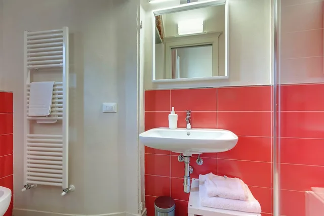 شقة بسريرين مزدوجين مع أريكة، Mamo Florence - Hibisco Apartment 7/10