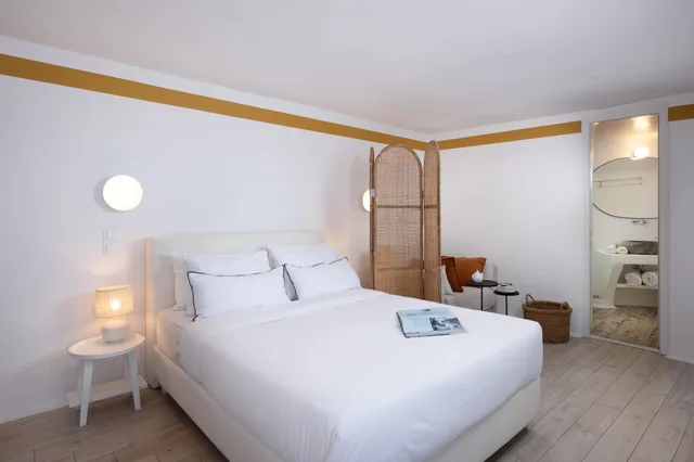 Room, Double Bed, Lateral Side Sea View، Hotel Tagoo 4/6