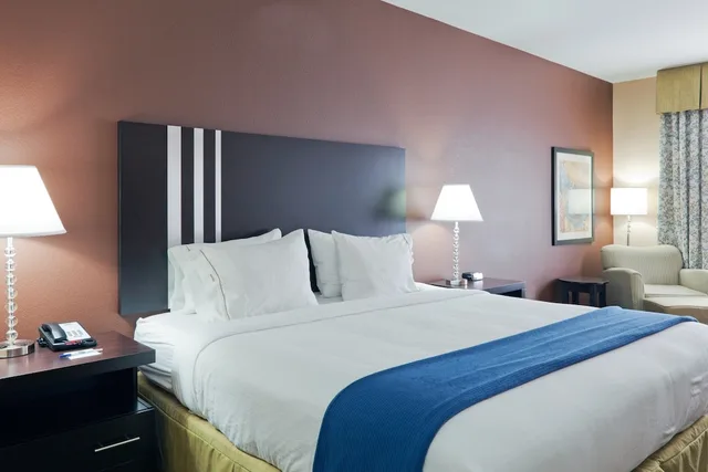 غرفة قياسية بسريرين كوين لذوي الإعاقة، Holiday Inn Express Columbia 2/4