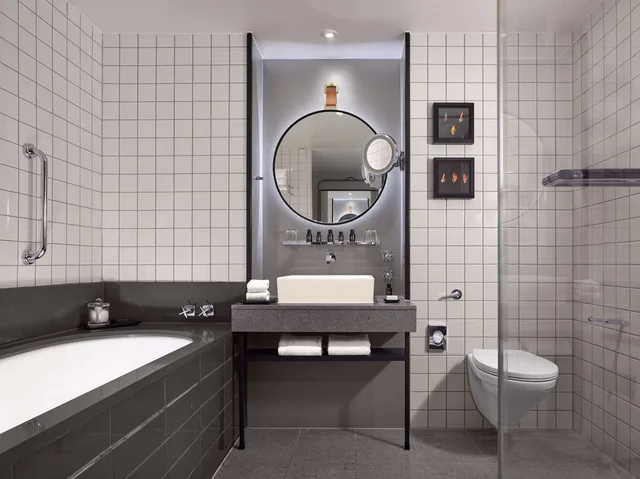 St James, King Bed، The Trafalgar St. James London, Curio Collection by Hilton 6/6