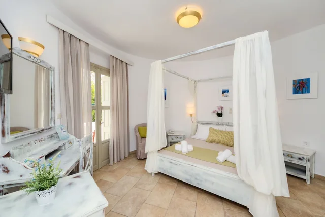 Honeymoon, Suite, Twin Beds, Mathios Village 8/10