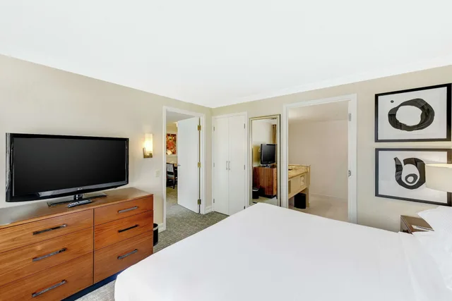 جناح ركني بسريرين مزدوجين بشرفة مع أريكة، Embassy Suites by Hilton Anaheim Orange 5/10