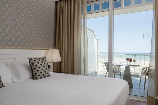 غرفة ديلوكس بإطلالة على البحر بشرفة، Savoia Hotel Rimini 1/4