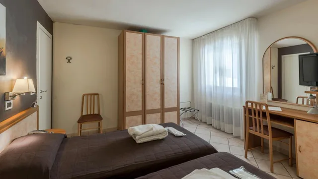 غرفة بسرير مزدوج أو سريرين منفصلين، Hotel Montebello 4/7