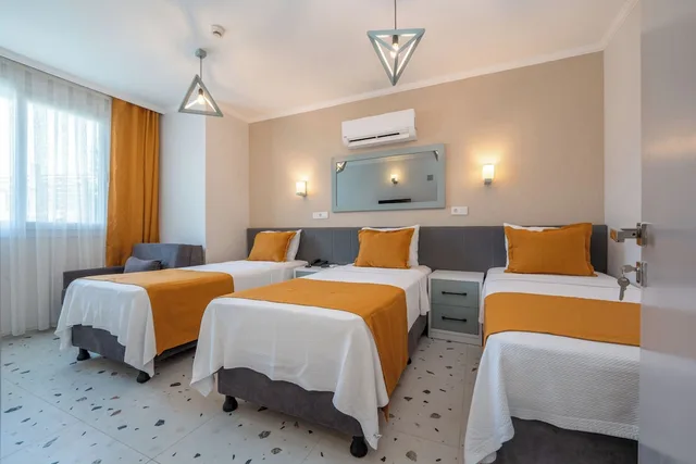 غرفة سوبيريور بسرير كوين وسريرين فرديين، Tonoz Beach Hotel 1/1