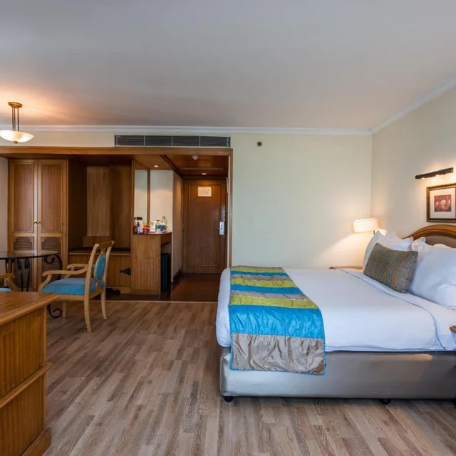 Super, Deluxe, Double Bed، The Maya Hotel 2/5
