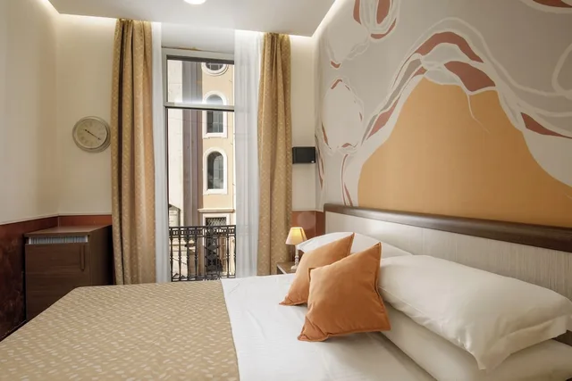 غرفة سوبيريور بسرير مزدوج بشرفة، corso grand suite 2/10