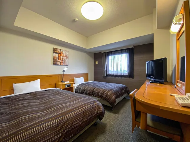غرفة بسريرين منفصلين، Hotel Route-Inn Tsubamesanjo Ekimae 1/3