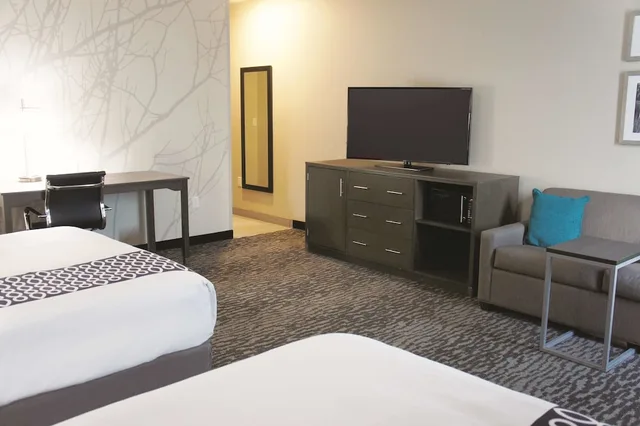 Executive, 2 Queen Beds, La Quinta Inn & Suites by Wyndham Chattanooga - Lookout Mtn 9/10