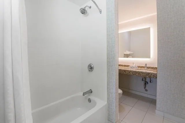 غرفة بريميوم بسريرين كوين، Holiday Inn Express & Suites Downtown Fort Worth 4/5