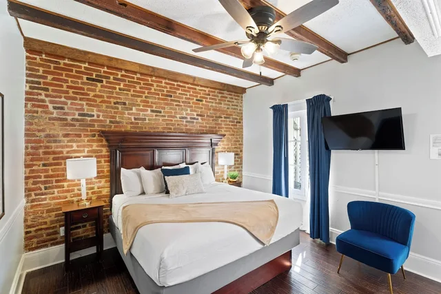 غرفة بريميير بسرير كينج، Hotel St Pierre French Quarter 4/10