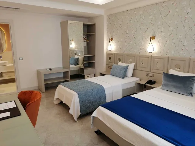 غرفة ديلوكس ثلاثية بسرير كوين وسرير فردي، Muhtar Hotel 3/6