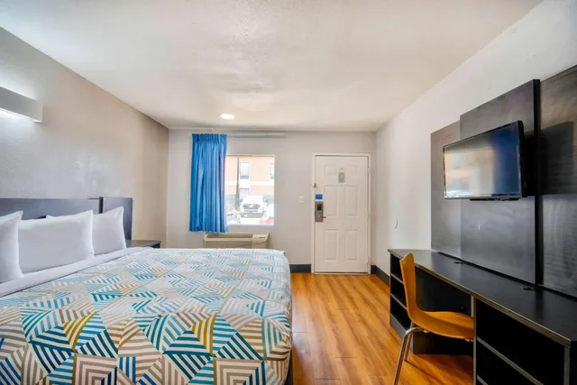 غرفة بسرير كينج للمدخنين، Motel6 Sulphur, LA 8/10