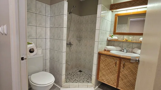 غرفة قياسية ثلاثية بسرير كوين وسرير فردي، Hotel Hibiscus 5/9