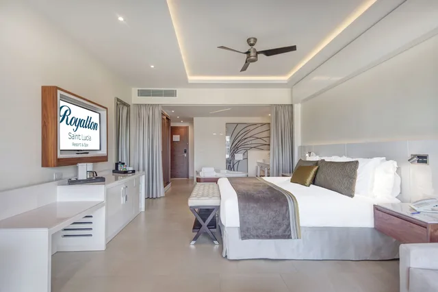 جناح جونيور فاخر بسريرين كوين مع أريكة، Royalton Saint Lucia An Autograph Collection All Inclusive Resort 1/10