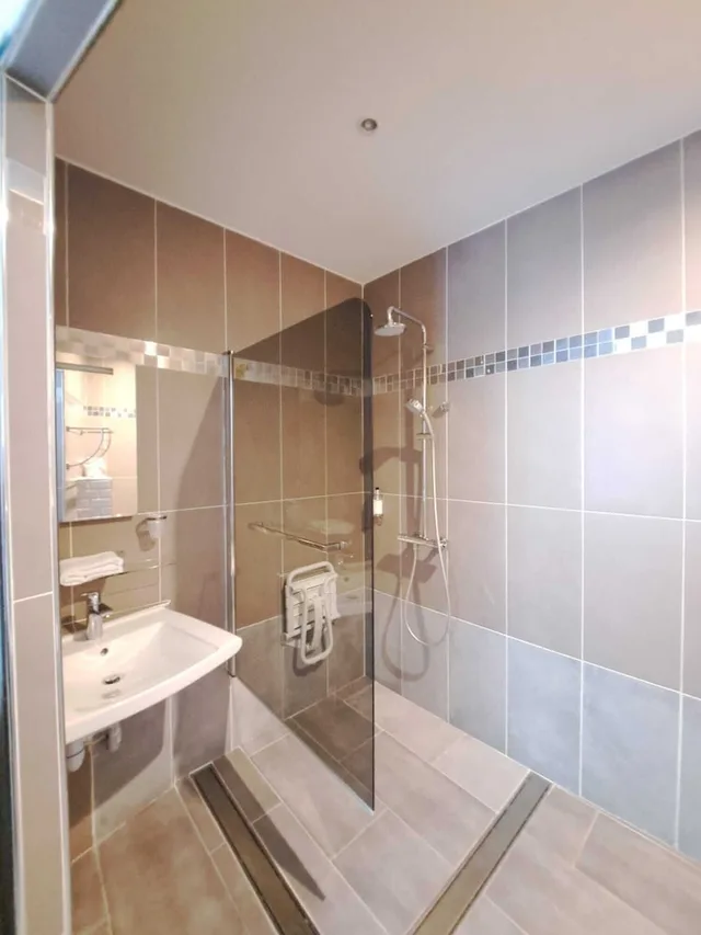 Street, Double Bed, Ground Floor، District Republique 5/5