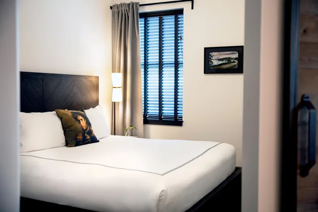 جناح بسرير كينج مع أريكة، Palladian A Kimpton Hotel 1/6
