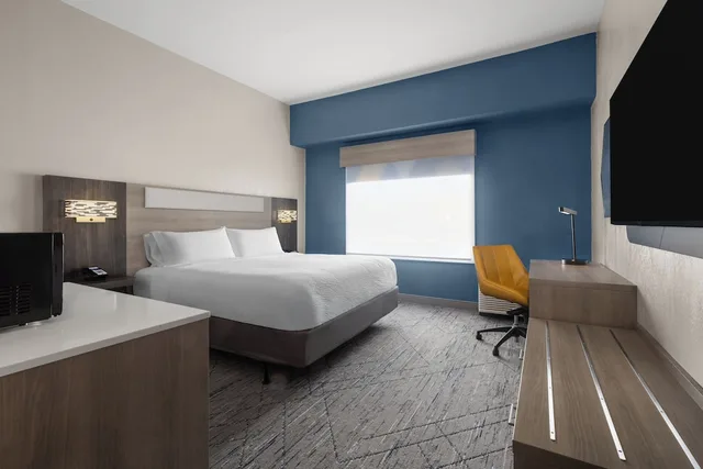 غرفة قياسية بسرير كينج لذوي الإعاقة، Holiday Inn Express Tifton 3/6