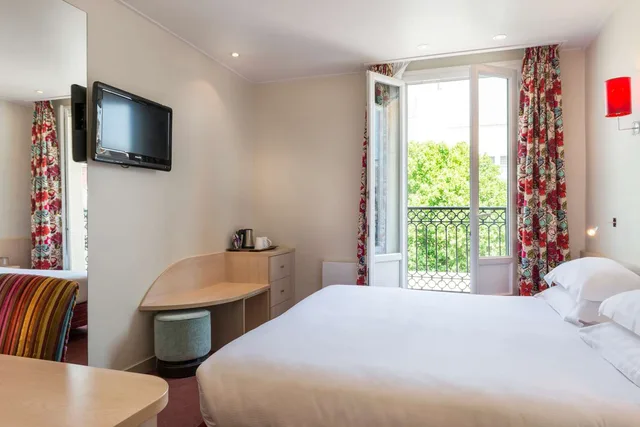 غرفة كومفورت بسرير كينج، Hotel Jardin De Cluny 1/2