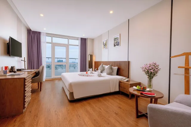 Executive, Suite, King Bed, Sea or City View، Royal Lotus Hotel Danang 4/10