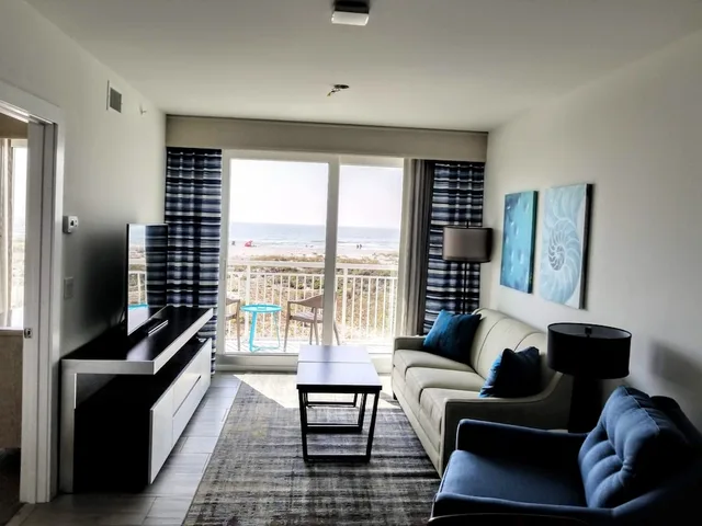 2 Bedrooms, Condo, Premium, King and Queen Bed, Gulf Front, 2 Bathrooms, Sofa، Provident Oceana Beachfront Suites 5/10
