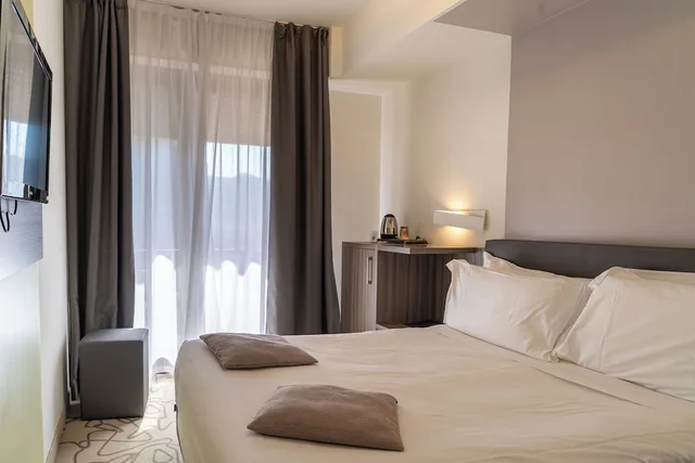 Superior, Twin Beds, Balcony, Courtyard Area، Hotel Desiree 2/7