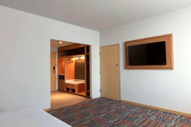 Junior Suite, King Bed, Airport View، Hilton Garden Inn Guadalajara Airport 4/5