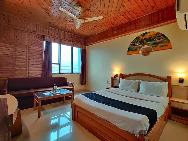 Standard, King Bed, Hotel Pratap Heritage 2/3