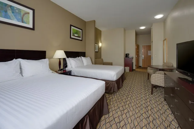 غرفة قياسية بسريرين كوين مع أريكة، Holiday Inn Express Charles Town 1/4