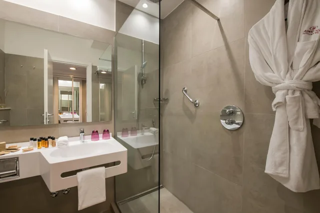 جناح عائلي بسرير كينج للمدخنين، Crowne Plaza St Peter S 5/5