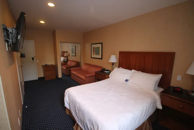 غرفة قياسية بسرير كوين لذوي الإعاقة، Best Western Plus Suites Downtown 8/10