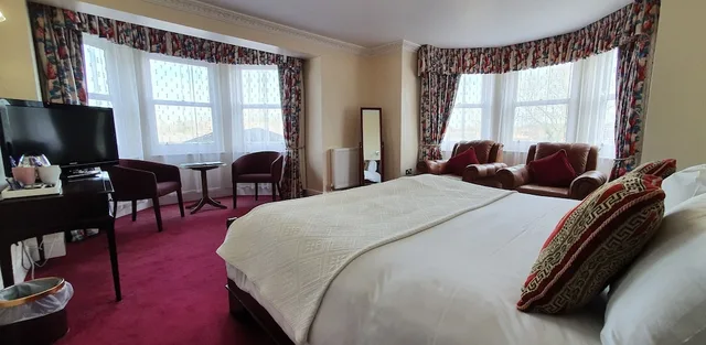 غرفة تنفيذية بسرير كوين، Chiseldon House Hotel 1/2