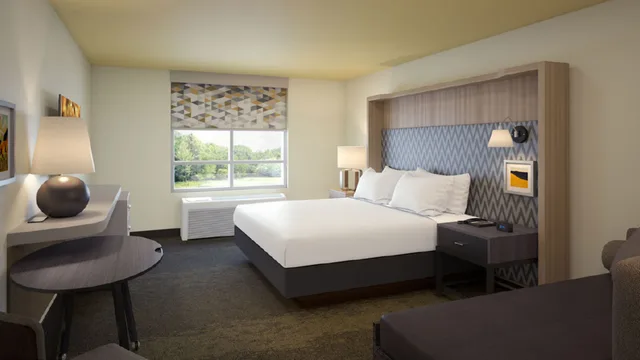 Leisure, King Bed، Holiday Inn Edmonton S Ellerslie Rd 3/8
